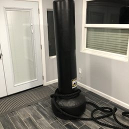 Stand up punching bag w battle ropes :) Stand up punching bag w battle ropes :)