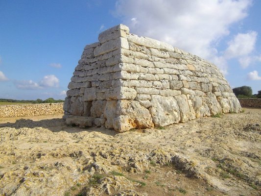 Naveta d'Es Tudons by null