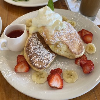 Cream Pot - Soufflé pancake with strawberries and bananas - maple syrup is a MUST!! - Breakfast & Brunch Near Me - Honolulu, Hawaii Cream Pot - Soufflé pancake with strawberries and bananas - maple syrup is a MUST!! - Breakfast & Brunch Near Me - Honolulu, Hawaii