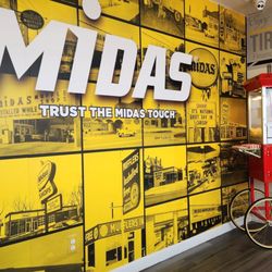 Midas - Waiting area with TV