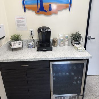 Santa Monica Veterinary Group - Free coffee and sodas! - Veterinarians Near Me - Santa Monica, California Santa Monica Veterinary Group - Free coffee and sodas! - Veterinarians Near Me - Santa Monica, California
