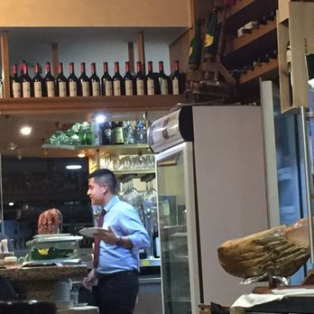 El Valle - Jose was a great waiter!! Thanks mate!!! - Asturian Near Me - Madrid, M