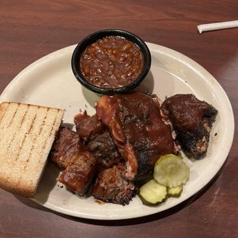 Smokehouse Barbecue - Independence - Barbecue chicken, burnt ends, and baked beans - Barbeque Near Me - Independence, Missouri Smokehouse Barbecue - Independence - Barbecue chicken, burnt ends, and baked beans - Barbeque Near Me - Independence, Missouri