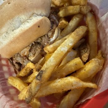 The Prairie Rose Inn - Pulled pork - Hotels Near Me - WaKeeney, Kansas The Prairie Rose Inn - Pulled pork - Hotels Near Me - WaKeeney, Kansas
