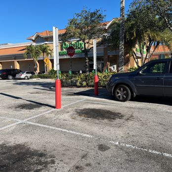 Publix - a parking lot with cars parked in it - Drugstores Near Me - Davie, Florida