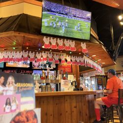 Hooters - Waiting for the Chiefs to come on