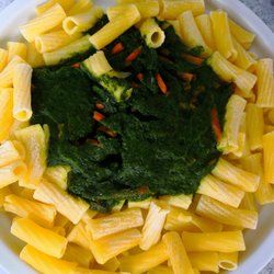 Klinikum Links Der Weser - Lunch overcooked Noodles with a tasteless Spinach - carrots - Sauce