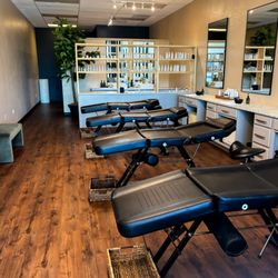 The Facial Bar - Open-concept facial bar, no private rooms. Calm or social, solo or with friends, perfect for a relaxing or shared experience.