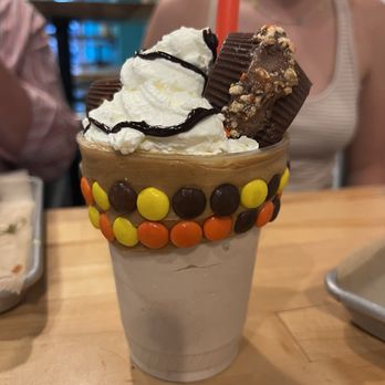 Big Buns - Reese's milkshake -- over the top delicious!!!! - Burgers Near Me - Arlington, Virginia