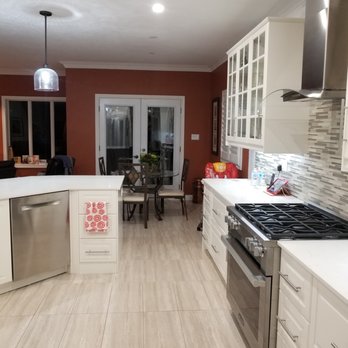 Kozak Renovations - a clean kitchen with white cabinets and stainless steel appliances - General Contractors Near Me - Toronto, Ontario Kozak Renovations - a clean kitchen with white cabinets and stainless steel appliances - General Contractors Near Me - Toronto, Ontario