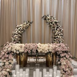 The Purple Rose - Sweetheart table with arch