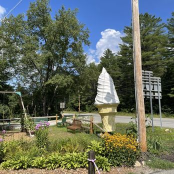 Stone Bridge Ice Cream - Outside area - Ice Cream & Frozen Yogurt Near Me - Pottersville, New York Stone Bridge Ice Cream - Outside area - Ice Cream & Frozen Yogurt Near Me - Pottersville, New York