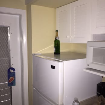 Islander Resort - Check in. Some one had a party and left it for us. This is a clean room? - Resorts Near Me - Islamorada, Florida