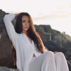 West Coast Glow - Bronzed goddess!