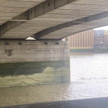 London Bridge - Landmarks & Historical Buildings Near Me