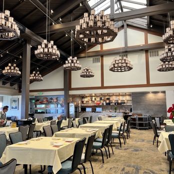 HL Peninsula Pearl - inside - nicely decorated, clean with ocean view seating for larger tables toward the left - Dim Sum Near Me - Burlingame, California HL Peninsula Pearl - inside - nicely decorated, clean with ocean view seating for larger tables toward the left - Dim Sum Near Me - Burlingame, California