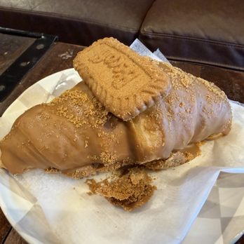 Bakery Museum & Co - Biscoff crème croissant - Cafes Near Me - Fairfax, Virginia
