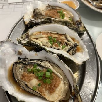Yee's Cantonese Kitchen - Oysters w minced garlic sauce - Cantonese Near Me - Chicago, Illinois