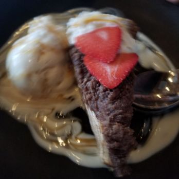 Rockwood - Apple pie with graham cracker topping and vanilla ice cream - Sports Bars Near Me - Gainesville, Virginia Rockwood - Apple pie with graham cracker topping and vanilla ice cream - Sports Bars Near Me - Gainesville, Virginia