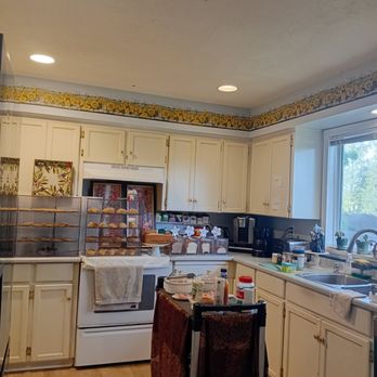 Anita's Bed & Breakfast - breakfast set up - Bed & Breakfast Near Me - Abbotsford, British Columbia Anita's Bed & Breakfast - breakfast set up - Bed & Breakfast Near Me - Abbotsford, British Columbia