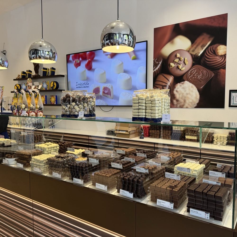 Leonidas - Chocolatiers & Shops Near Me - Brussels, BRU Leonidas - Chocolatiers & Shops Near Me - Brussels, BRU