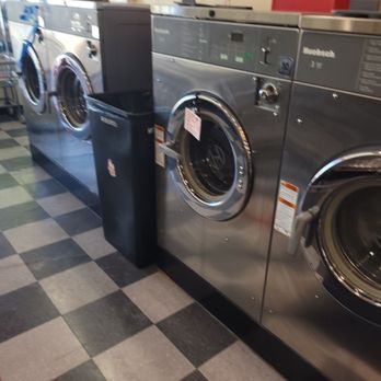 The Fresh Cycle - More broken washers - Laundromat Near Me - Burbank, California The Fresh Cycle - More broken washers - Laundromat Near Me - Burbank, California