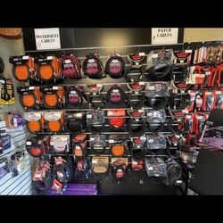 Music Mart - Large instrument cable selection