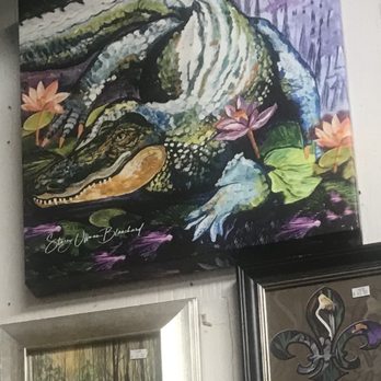 Big John's Seafood Patio - a painting of an alligator - Cajun/Creole Near Me - Erath, Louisiana