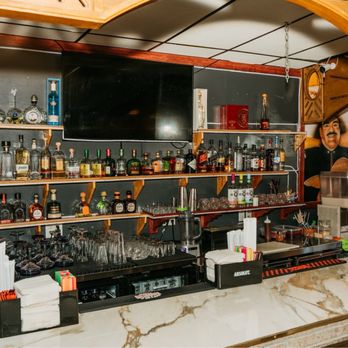 La Casa De Chivolin - Huge bar - Seafood Near Me - Milwaukee, Wisconsin