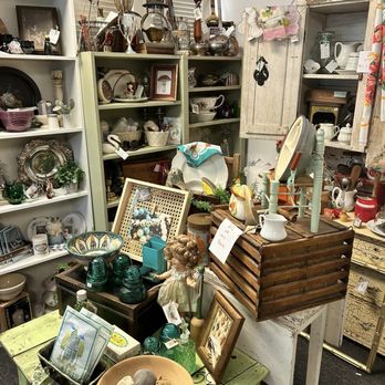 The Blue Hydrangea - Antiques Near Me - Brenham, Texas