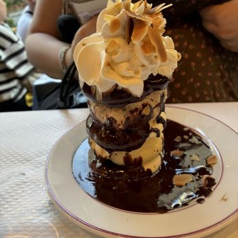 Le Relais de l'Entrecôte - Chocolate tower - Steakhouses Near Me - Paris, 75 Le Relais de l'Entrecôte - Chocolate tower - Steakhouses Near Me - Paris, 75