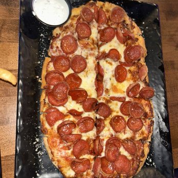 On Par Entertainment - Pepperoni Flatbread - Eatertainment Near Me - Beavercreek, Ohio On Par Entertainment - Pepperoni Flatbread - Eatertainment Near Me - Beavercreek, Ohio