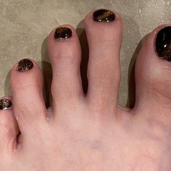 QV Nails - Cat Eye gel pedicure with magnetic nail polish - Nail Salons Near Me - Simi Valley, California