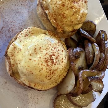Keke's Breakfast Cafe - Eggs Benedict - Breakfast & Brunch Near Me - Orlando, Florida Keke's Breakfast Cafe - Eggs Benedict - Breakfast & Brunch Near Me - Orlando, Florida