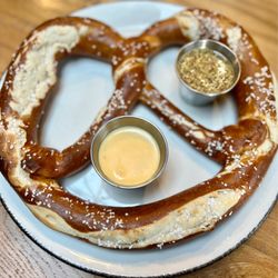 Cinderlands Warehouse - Jumbo pretzel