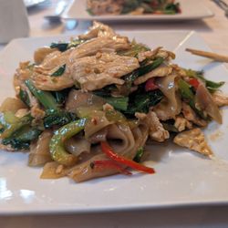Seeda Thai Restaurant - Drunken noodles with chicken, very good.