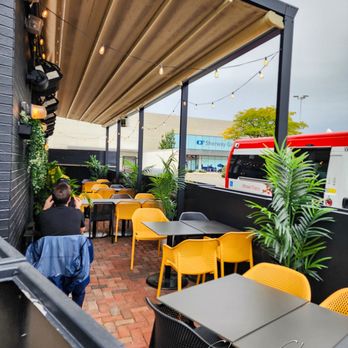 Honestly Good - Outdoor seating area - Fast Food Near Me - Etobicoke, Ontario