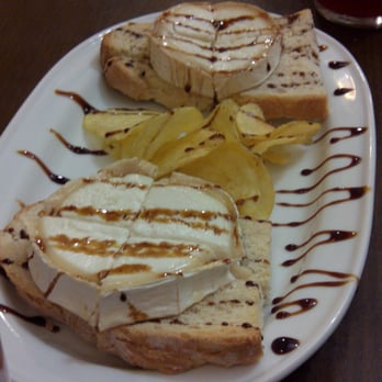 Bodega La Doma - Buenísimo el queso de cabra caramelizado. Pedimos dos tapas de queso pero con una está bien para compartir, llena. - Tapas Bars Near Me - Seville, SE Bodega La Doma - Buenísimo el queso de cabra caramelizado. Pedimos dos tapas de queso pero con una está bien para compartir, llena. - Tapas Bars Near Me - Seville, SE