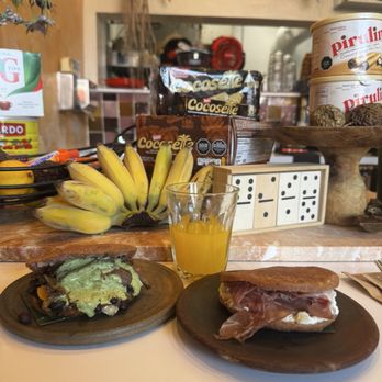 Chainsaw - Counter top seating - Venezuelan Near Me - Los Angeles, California