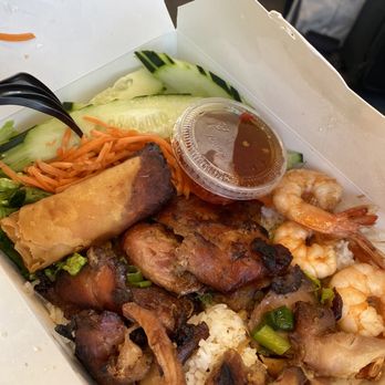 Bambuza Vietnam Kitchen and Bar - Noodles with honey chicken and vegetables - Vietnamese Near Me - Seattle, Washington Bambuza Vietnam Kitchen and Bar - Noodles with honey chicken and vegetables - Vietnamese Near Me - Seattle, Washington