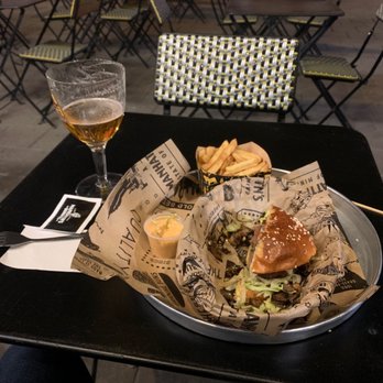 Manhattn's Burgers - Gatsby burger, Godfather Fries and a Steenbrugge beer - Burgers Near Me - Brussels, BRU