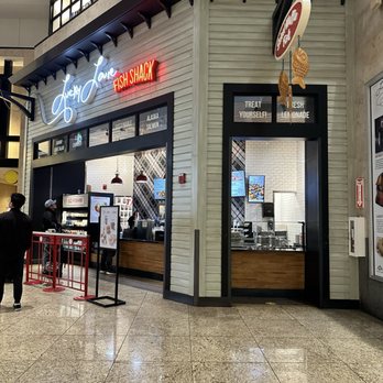 Lucky Louie Fish Shack - Storefront - Fish & Chips Near Me - Seattle, Washington