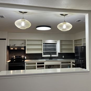 Paragon Urban - kitchen remodel, modern design, interior design, marble countertop, bar, floating bar - Interior Design Near Me Paragon Urban - kitchen remodel, modern design, interior design, marble countertop, bar, floating bar - Interior Design Near Me