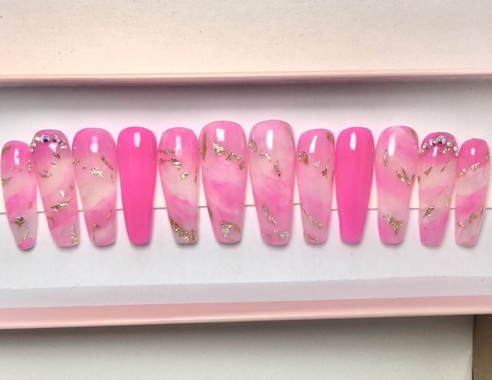 Leosanti Nail Empire Logo