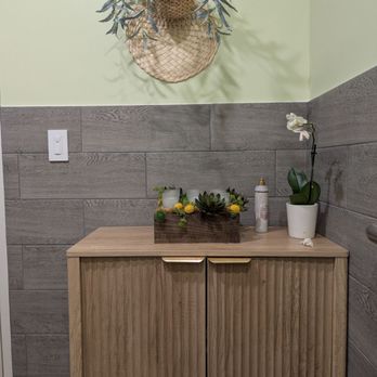 Culantro & Basil Pho Bistro - Women's bathroom is spacious and clean - Vietnamese Near Me - Anaheim, California Culantro & Basil Pho Bistro - Women's bathroom is spacious and clean - Vietnamese Near Me - Anaheim, California