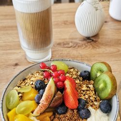 Paledo - Granola Bowl & Salted Caramel Latte