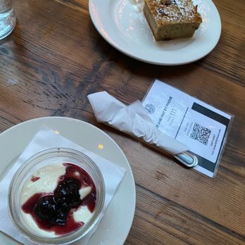 Ainslie - Cheesecake and banana bread pudding! - Beer Gardens Near Me - Brooklyn, New York