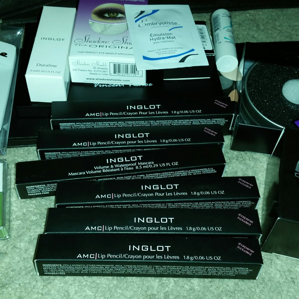 I love camera ready studios. Great selections for makeup artists I love camera ready studios. Great selections for makeup artists