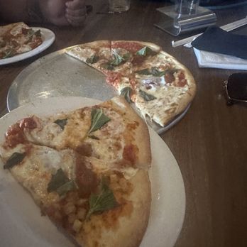 Yard House - Margherita Pizza - New American Near Me - Honolulu, Hawaii Yard House - Margherita Pizza - New American Near Me - Honolulu, Hawaii