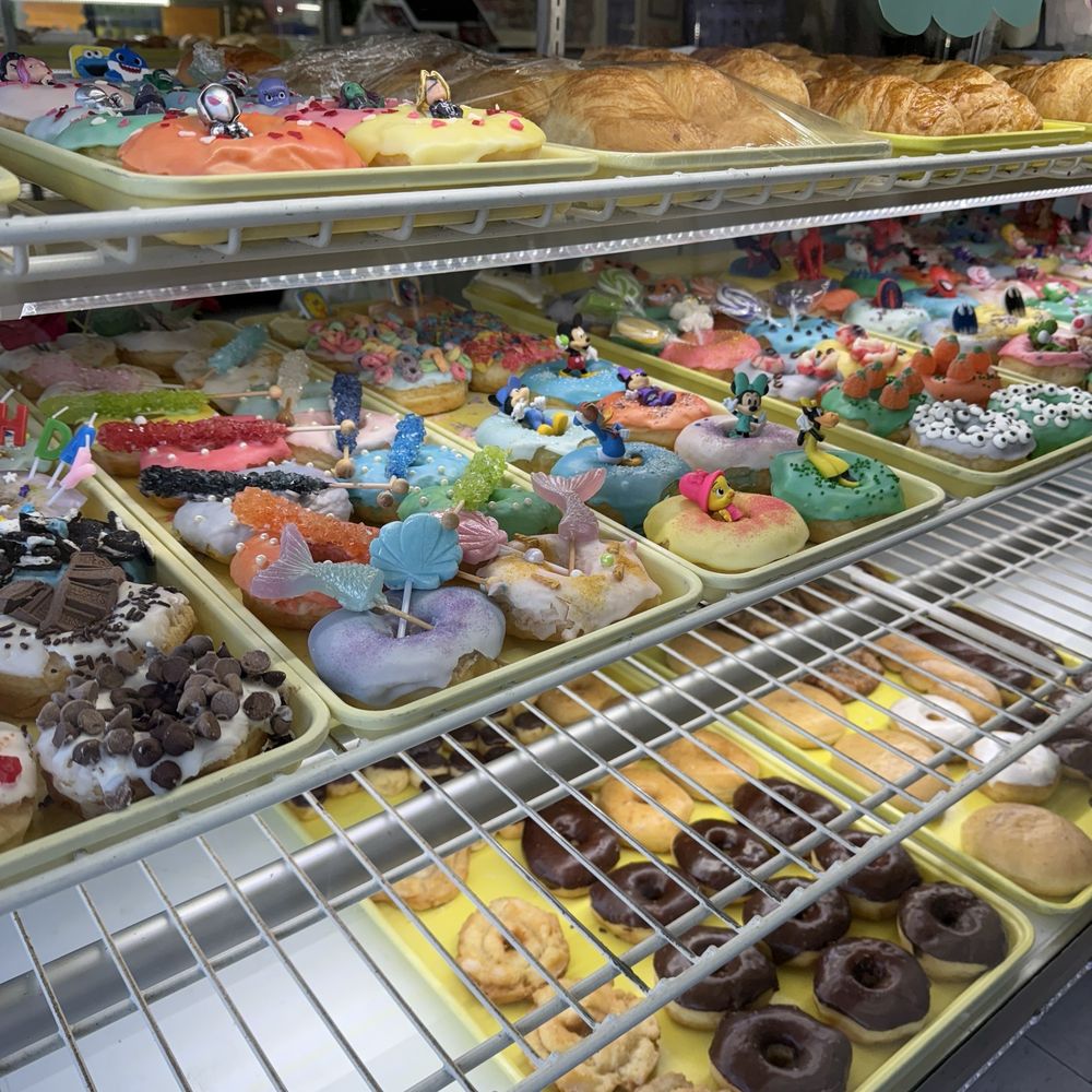 Donut King - Donuts Near Me - Farmers Branch, Texas